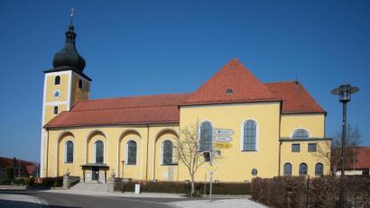 Bild: wro
In der Wiesauer Pfarrkirche St. Michael (Bild) können derzeit wegen der Coronapandemie keine öffentlichen Gottesdienste stattfinden. Pfarrer Markus Nees spricht den Gläubigen in einem Beitrag für die Leser von Oberpfalz-Medien/Der neue Tag Trost zu.