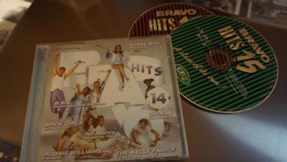 Bild: jut
Wie die Zeit vergeht. Bei mir daheim liegen die Bravo Hits 14 und 15. Die CDs sind fast ein Vierteljahrhundert alt. Mittlerweile gibt's schon die Ausgabe 108.