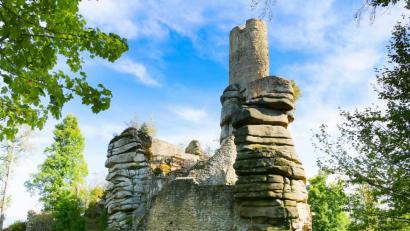 Bild: bsc
Die Burgruine Weißenstein gehört alljährlich zu den beliebtesten Ausflugszielen im Steinwald. Ihr Mythos, sagenumwittert, geschichtsträchtig und geheimnisvoll, trägt dazu bei, dass alljährlich zahlreiche Veranstaltungen rund um die Burganlage stattfinden.