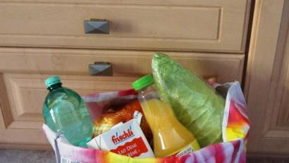 Bild: weu
Zur Information über die Hilfsangebote werden Plakate aufgehängt und Flyer verteilt.