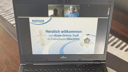 Bild: exb
Laptop-Klappe auf. Auch Albert Kellner, Kreisvorsitzender Amberg/Weiden und Bezirksvorsitzender Thomas Graml (kleine Bilder oben) stellten sich den Fragen.