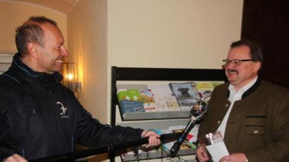 Bild: kro
Bürgermeister Alfred Stier bleibt auch die nächsten sechs Jahre im Amt. Kurz nach der Wiederwahl gab er auch OTV-Moderator Thomas Bärthlein ein Interview.