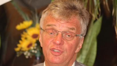 Bild: Hirsch
Nach fast 50-jähriger Dienstzeit und 45-jähriger Funktionärstätigkeit geht Diplom-Verwaltungsfachwirt Wolfgang Meischner in Pension.