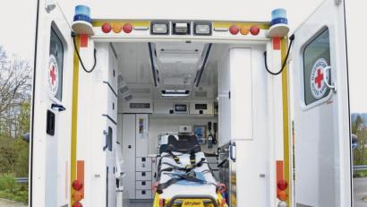 Bild: Petra Hartl
Ein Blick in einen Rettungswagen des BRK-Kreisverbands Amberg-Sulzbach. Hygiene im Rettungsdienst spielt nicht nur jetzt nach dem Ausbruch der Lungenkrankheit Covid 19 eine Rolle, sondern generell. Immer wieder hat es das Rettungsdienstpersonal mit Krankheitserregern zu tun – seien es Patienten mit multiresistenten Keimen oder mit Influenza.