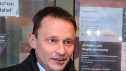 Bild: Stefan Zaruba 
Jens Meyer am Abend des Stichwahl-Sonntags: Sein Eid, den er als Bürgermeister ablegte, gilt auch in seinem neuen Amt als Oberbürgermeister der Stadt Weiden.