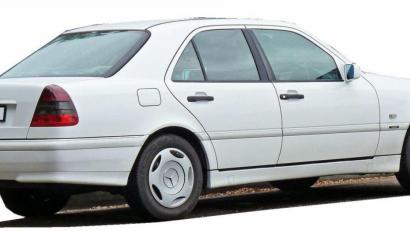 Bild: exb
So sieht der Mercedes von Berthold Eck aus. Der Wagen steht momentan auf einem Polizeiparkplatz in Pilsen.