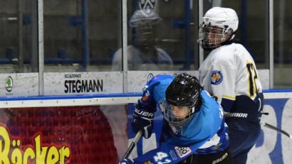 Bild: af
Die Jugend des 1. EV Weiden (Szene mit Jiri Flaksa, links, beim 5:3-Sieg gegen den EHC München) belegte in der Bundesliga 2 Süd Platz vier.