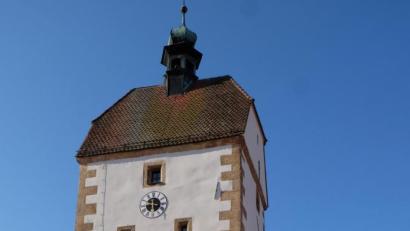 Bild: Stefanie Gradl
Nach dem Verlegen der neuen Wasserleitungen haben Mitarbeiter der Firma Markgraf mit der Asphaltierung begonnen.