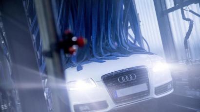 Bild: Christin Klose/dpa
Na sauber: Bis vor kurzem war die Autowäsche in Coronazeiten verboten. Seit Dienstag, 17 Uhr, ist sie in automatisierten Waschanlagen erlaubt. Das teilte die Polizei Oberpfalz am Mittwoch auf Nachfrage mit.