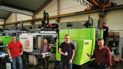 Bild: gz
Auch im Betrieb heißt es beim Produzieren der Mund-Nasen-Masken Abstand halten.