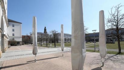 Bild: Wolfgang Steinbacher
Der Frühling hält auf dem menschenleeren Campus in Amberg Einzug. Laut einer Pressemitteilung der OTH kann das Sommersemester normal starten.