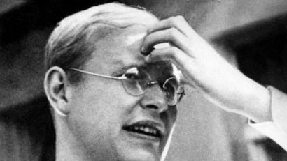 Archivbild: dpa
Vor 75 Jahren wurde der Widerstandskämpfer und Theologe Dietrich Bonhoeffer im Konzentrationslager Flossenbürg ermordet.