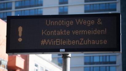 Bild: Michael Kappeler/dpa
Sport, Restaurantbesuche, Theater, Ausflüge sind in Zeiten des Coronavirus gestrichen. Es gilt: #wirbleibenzuhause