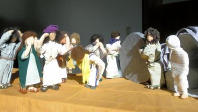 Bild: bjo
Das Sonntagsevangelium wird szenisch mit Bibelfiguren dargestellt.