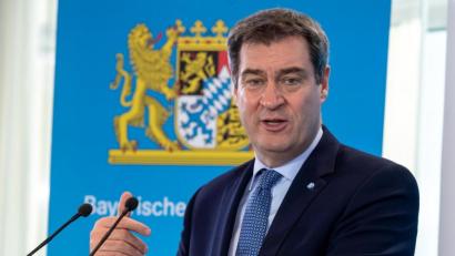 Bild: Peter Kneffel/dpa
Markus Söder (CSU), Ministerpräsident von Bayern, spricht auf einer Pressekonferenz.