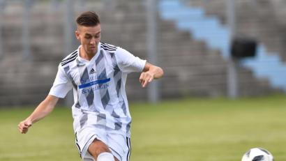 Bild: af
Wann kann Fabian Helleder wieder gegen den Ball kicken? Wie alle Fußballer muss sich der Innenverteidiger der SpVgg SV Weiden aufgrund der Corona-Pandemie aktuell mit Lauftraining begnügen.