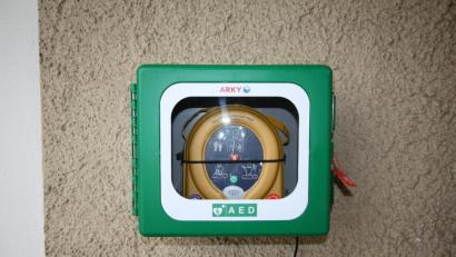 Bild: bjp
Sie helfen, wenn Herzen aus dem Takt geraten: In Burkhardsreuth (Bild), Pichlberg und Preißach stehen dank einer Initiative der Feuerwehr Burkhardsreuth und mehrerer weiterer Trabitzer Vereine drei neue Defibrillatoren zur Verfügung.