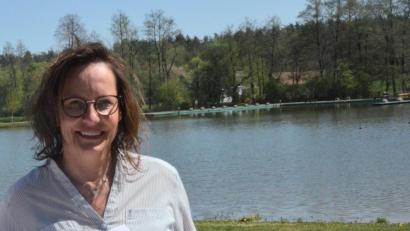 Bild: Kunz
Die Vorsitzende des Schwimmvereins Ilona Forster bekommt böse Briefe, weil sie für die Dauer der Ausgangsbeschränkung das Schätzlerbad-Gelände zugesperrt hat.