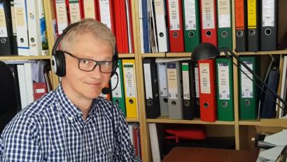 Bild: Matthias Loew
Seit 1. April ist Matthias Loew der für Weiden zuständige Versorgungsarzt. Weil er selbst am Coronavirus erkrankt ist, arbeitet er momentan von zu Hause aus mit der Führungsgruppe Katastrophenschutz zusammen.