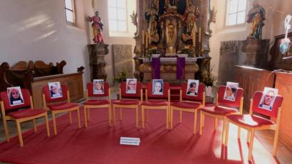 Bild: le
Die Bilder Konfirmanden erinnern an das ausgefallene Fest.