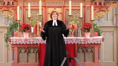 Bild: exb
Pfarrerin Katharina Bach-Fischer lädt die Gläubigen in der Karwoche und über Ostern zu einem kirchlichen Alternativprogramm ein.