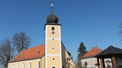 Bild: pi
Die Pfarrkirche bleibt auch während der Gottesdienste an den Kartagen und zu Ostern für die Gläubigen geschlossen.