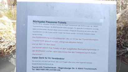 Bild: ws
Rückzahlungs-Formulare für die Passionstickets sind unter anderem im frei zugänglichen Vorraum der Tourist-Info verfügbar.
