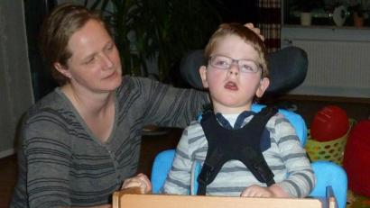 Bild: Portner
Simone Biebl dankt den Lesern von „Der neue Tag/Oberpfalz-Medien“, die mit vielen Klicks beim Internetwettbewerb mithalfen, „Herzen“ für ihren Sohn zu sammeln. Ende nächster Woche feiert Ludwig seinen vierten Geburtstag.