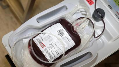 Archivbild: Wolfgang Steinbacher
Es gibt keine Alternative zu echtem Blut, um Leben retten zu können: Daher rufen die Verantwortlichen beim BRK beziehungsweise beim Blutspendedienst auch in Zeiten des Coronavirus auf, weiter zu den Terminen zu gehen.