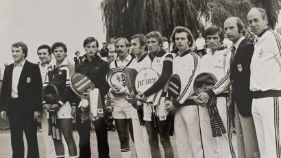 Bild: ref
Die Kernmannschaft des fünffachen Deutschen Meisters TC Amberg am Schanzl Ende der 1970er Jahre (von links): Karl Hackl, Wolfgang Walder, Reinhart Probst, Werner Zirngibl, Helmut Fickentscher, Heiner Seuß, Max Wünschig, Norbert Henn, Karl Meiler, Petr Strobl und Dieter Heckmann.