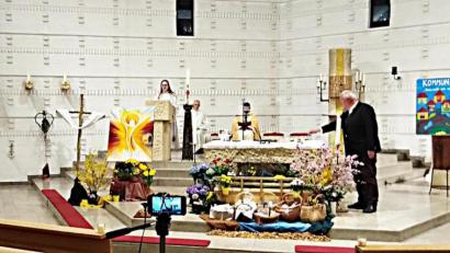 Bild: ü
Nicht persönlich, aber trotzdem live dabei konnten die Gläubigen bei den Gottesdiensten in Kirchenthumbach sein. Ein Live-Stream machte es möglich.