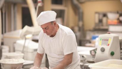 Bild: Zentralverband deutsches Bäckerhandwerk/exb
Auch in Krisenzeiten backen die bayerischen Innungsbäcker für ihre Kunden in bester Qualität. Die Versorgung der Kunden hat jetzt oberste Priorität betont der Zentralverband deutsches Bäckerhandwerk.