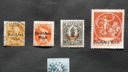 Bild: rn
Bayerische Briefmarken erhielten zur Weiterverwendung ab 1. April 1920 den Aufdruck "Deutsches Reich". Die Drei-Kreuzer-Marke Bayerns vom November 1849 konnte erstmals ab 1. Juli 1856 mit dem Eschenbacher Mühlradstempel 416 abgestempelt werden.