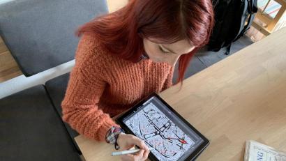 Bild: Michael Reil
Julia Kederer bei der Arbeit.