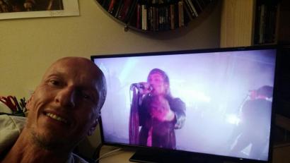 Bild: rg
Da rockt das Home-Office: Die norwegische Metal-Band Kvelertak spielt live im Internet.