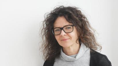 Bild: Lowak
Redakteurin Michaela Lowak findet es gar nicht so schlimm, zu Hause bleiben zu müssen. Doch sie kann gut verstehen, dass es vor allem jungen Leuten schwer fällt, sich an die Ausgangsbeschränkungen zu halten.