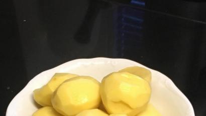 Bild: ihl
Aus Kartoffeln lassen sich zig verschiedene Gerichte zaubern, von Klassikern bis hin zu neuen Kreationen. Wer auch noch das Klima schützen will, ist mit der heimischen Frucht besser beraten als mit Chia, Quinoa oder Couscous.