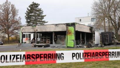 Bild: Wolfgang Steinbacher
In der Nacht zum 1. April brannte dieses Gebäude eines Kfz-Betriebes ganz in der Nähe des Gregor-Mendel-Gymnasiums.