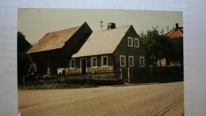 Bild: gpa
Im „Danihansnhaus“ der Piehl-Oma mussten fast zwei Wochen lang vier Erwachsene und vier Kinder leben. Eine Kammer, ein Zimmer und die „gute Stube“ mussten reichen, die drei Buben freuten sich, dass sie es sich auf dem Dachboden gemütlich machen durften.