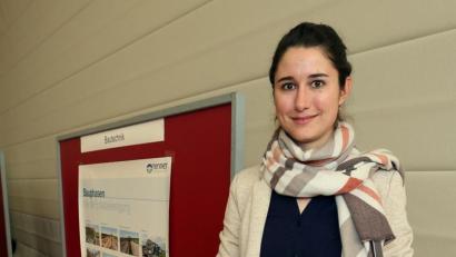Bild: Hösamer
Tina Aldinger von Tennet zeigt das Modell des Kabels, wie es beim Süd-Ost-Link Verwendung finden soll.
