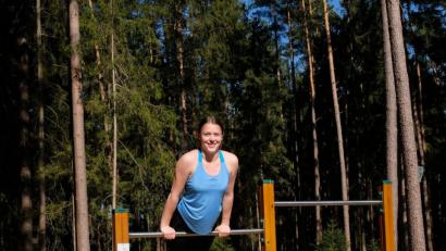 Bild: exb
Lea Tretter, die momentan beste Turnerin der TG Tirschenreuth, hält sich auf dem Trimm-Dich-Pfad fit.