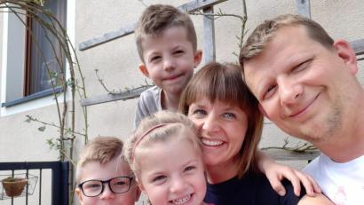 Bild: ads
Die Familie Gallner meistert die gemeinsame Quarantänezeit daheim dank eines gut strukturierten Tagesablaufs und eines großen Hauses mit Garten.