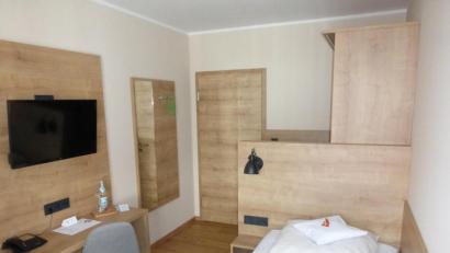 Bild: Gasthof Sporrer
Blick in eines der Zimmer im Gasthof Sporrer. In Zeiten von Corona ermöglichen es die Wirtsleute, ihre Zimmer als Gelegenheit für das Home-Office zu mieten.