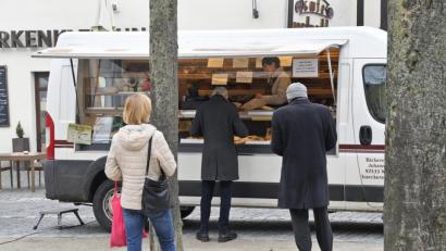 Archivbild: Petra Hartl
Den Wochenmarkt in Weiden soll es bald wieder geben, eventuell schon diesen Samstag. Derzeit laufen die Planungen.