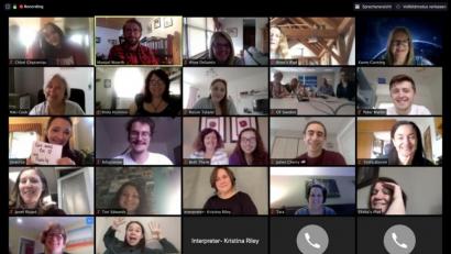 Screenshot: exb/Felix Steiner
Per Videokonferenz beschließen die Teilnehmer der Internationalen Tagung von Operation Friendship die Absage des diesjährigen Austauschprogramms.