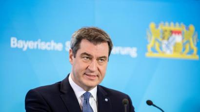 Bild: Matthias Balk/dpa
Markus Söder (CSU), Ministerpräsident von Bayern hat angekündigt, dass Eltern in den kommenden drei Monaten keine Kita-Gebühren zahlen müssen.