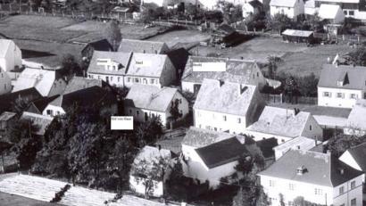 Repro: u
NSDAP-Kreisleiter Artur Kolb wurde am Sonntag, 22. April 1945, von US-Soldaten angeschossen. Durch einen Bauchschuss verwundet brachten ihn die Amerikaner auf dem Kühler eines Jeeps nach Hirschau in das Anwesen Haas in der Grundstraße 11, wo eine US-Sanitätskolonne lagerte und die Leitstelle eingerichtet war.