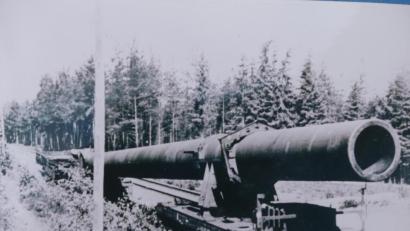 Repro: rn
Auf dem Gleis der Bahnlinie Eschenbach–Kirchenthumbach erwartete der Geschützt-Til von "Dora" das Kriegsende.