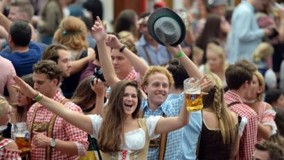 Bild: Andreas Gebert/dpa
Nichts mit fröhlicher Sause: Auch das größte Volksfest der Welt fällt der Corona-Pandemie zum Opfer.