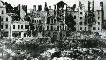 Archivbild: gjb
Nach den Bombenangriffen auf den Bahnhof und die Häuser in Bahnhofsnähe am 8. April 1945 befürchteten die Bürger von Eger eine Zerstörung der Stadt.